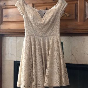 Sz 5 NWT creme color short dress.